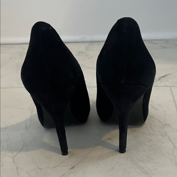 BCBGMaxAzria Classic Black Heels - Picture 6 of 10